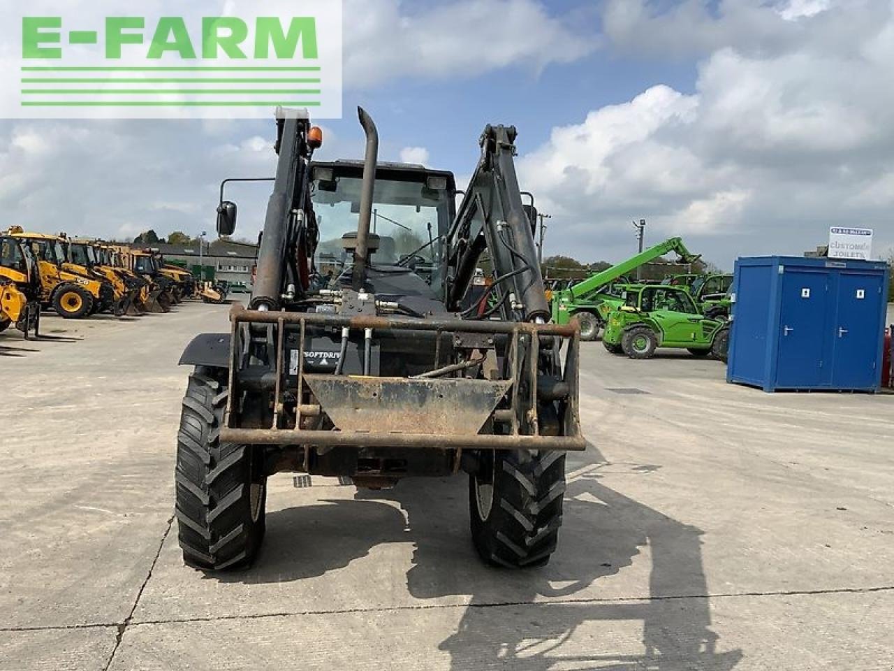 Traktor typu Valmet 8100 twin track reverse drive tractor, Gebrauchtmaschine v SHAFTESBURY (Obrázok 4)