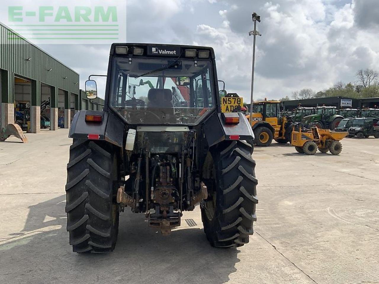 Traktor tip Valmet 8100 twin track reverse drive tractor, Gebrauchtmaschine in SHAFTESBURY (Poză 9)