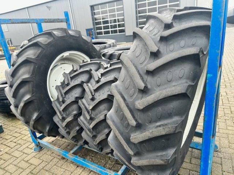 Traktor of the type Valtra 480/70 R34 + 380/70 R24 wielen, Gebrauchtmaschine in Marknesse (Picture 1)