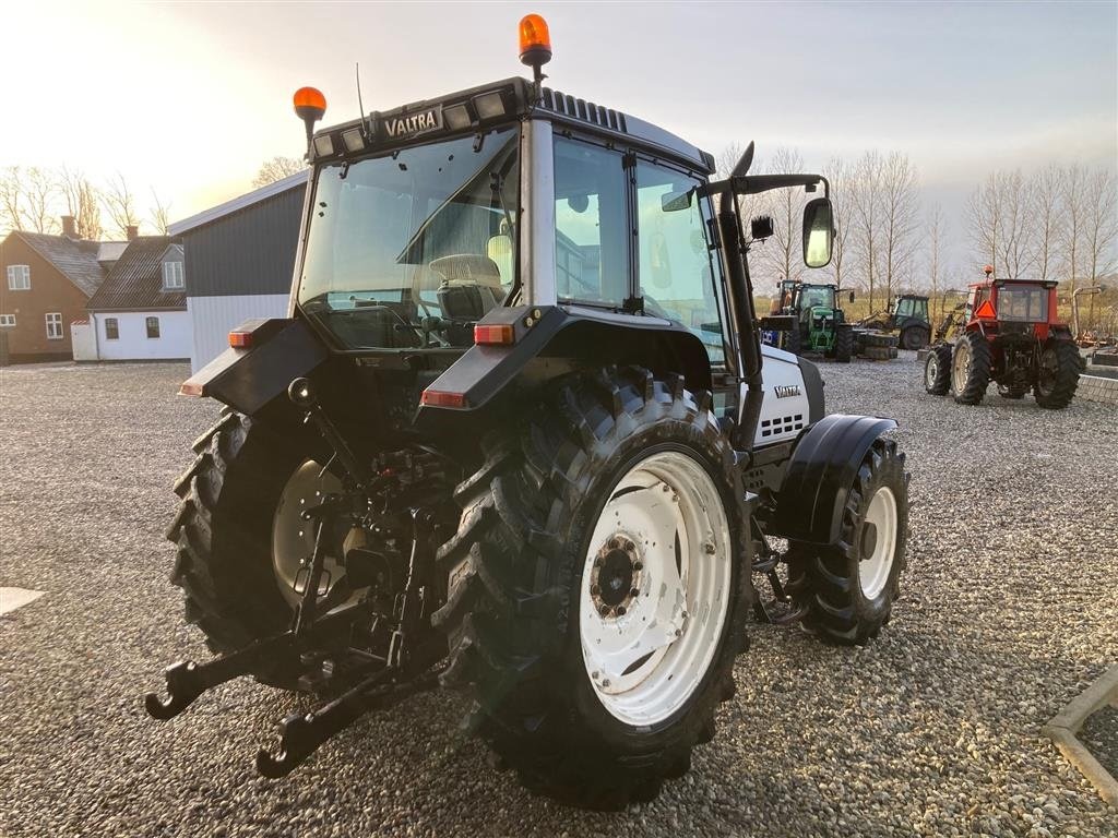 Traktor of the type Valtra 6350 HITECH, Gebrauchtmaschine in Thorsø (Picture 8)