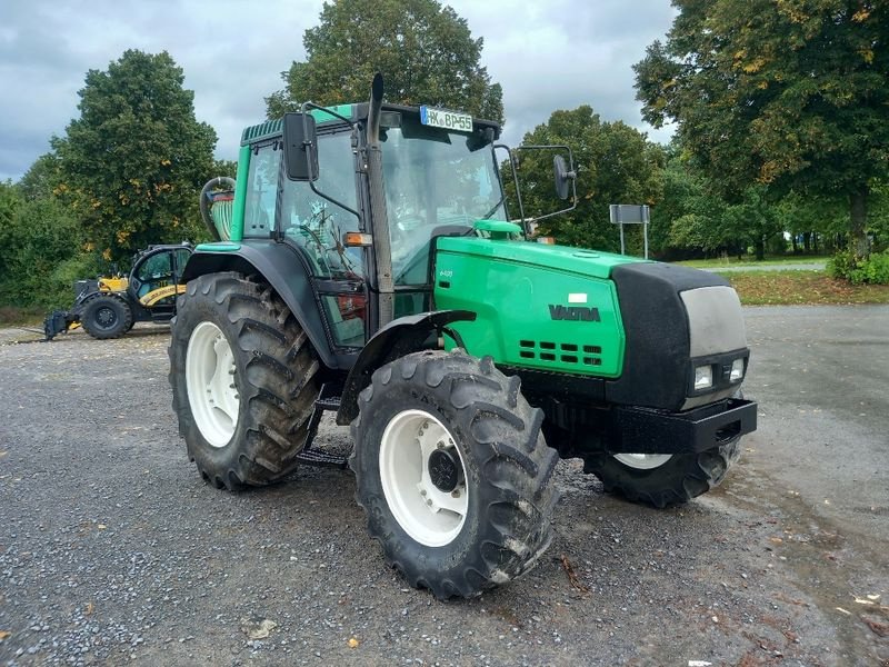 Traktor del tipo Valtra 6400, Gebrauchtmaschine en Nieheim Kreis Höxter (Imagen 2)