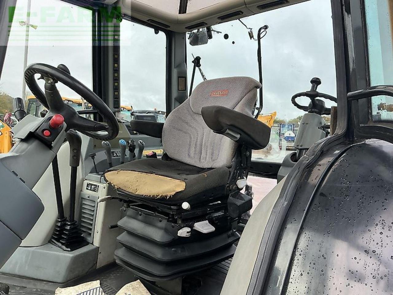 Traktor van het type Valtra 6550 twin-track reverse drive tractor (st21217), Gebrauchtmaschine in SHAFTESBURY (Foto 18)