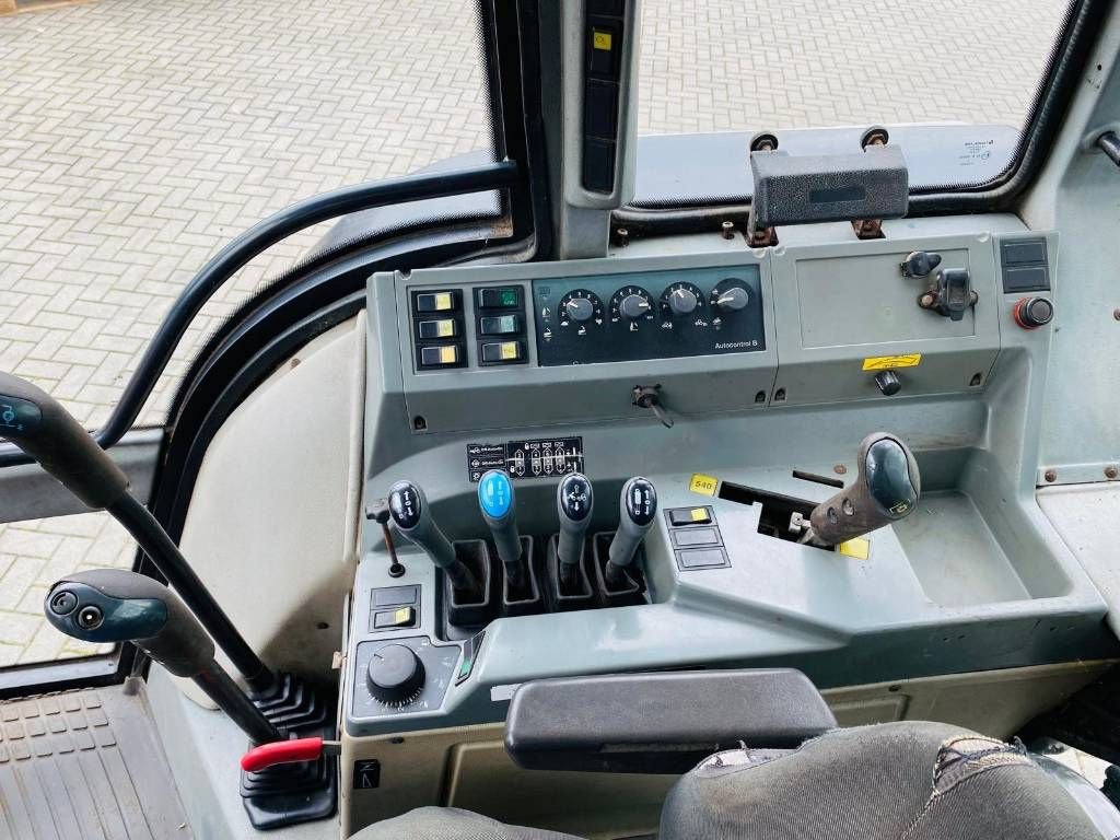 Traktor del tipo Valtra 6850 Hitech Fronthef+PTO, Airco, Gebrauchtmaschine en Marknesse (Imagen 9)