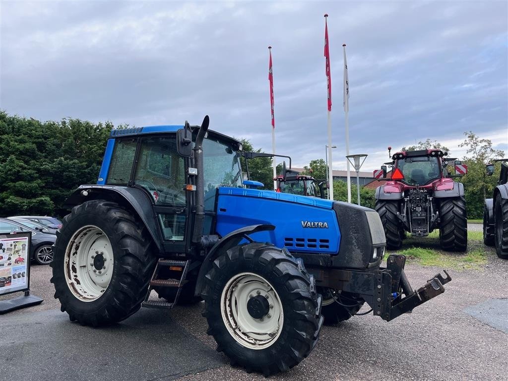 Traktor Türe ait Valtra 8050 HiTech Rigtigt flot Valtra 8050, Gebrauchtmaschine içinde Sakskøbing (resim 3)