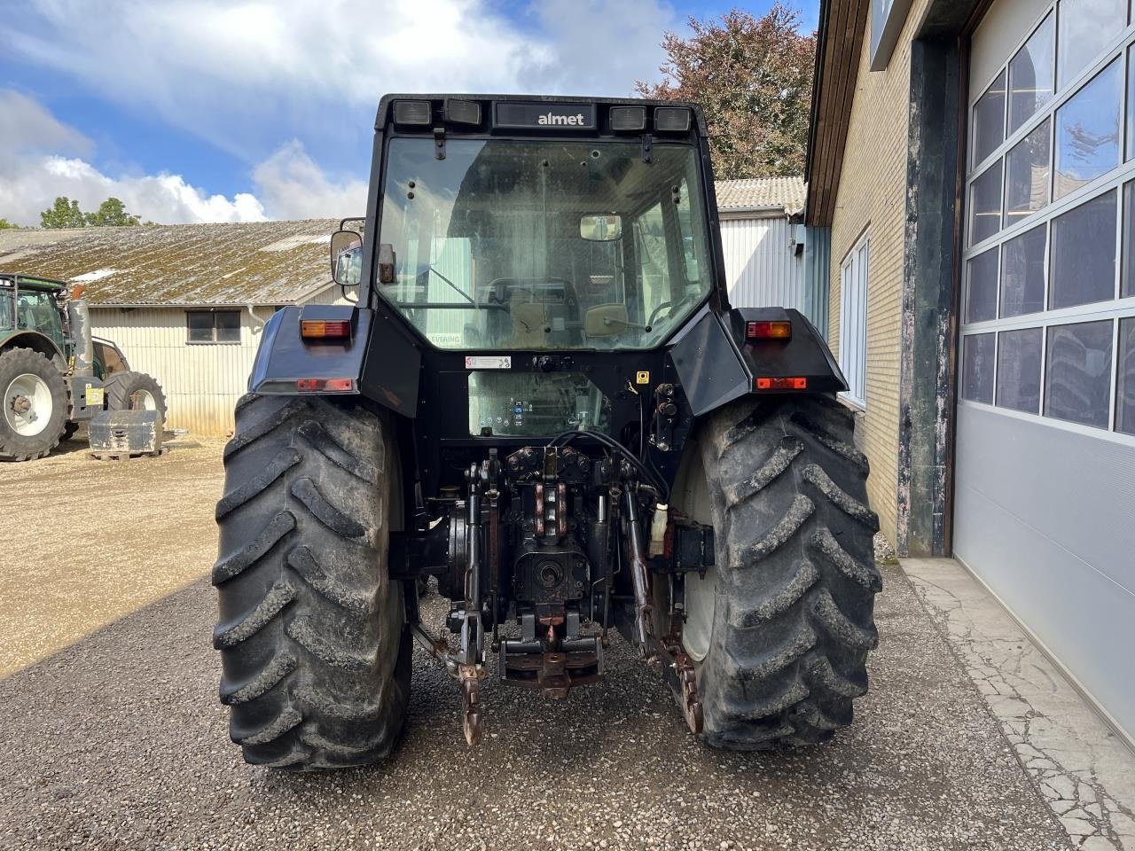 Traktor des Typs Valtra 8150, Gebrauchtmaschine in Egtved (Bild 8)