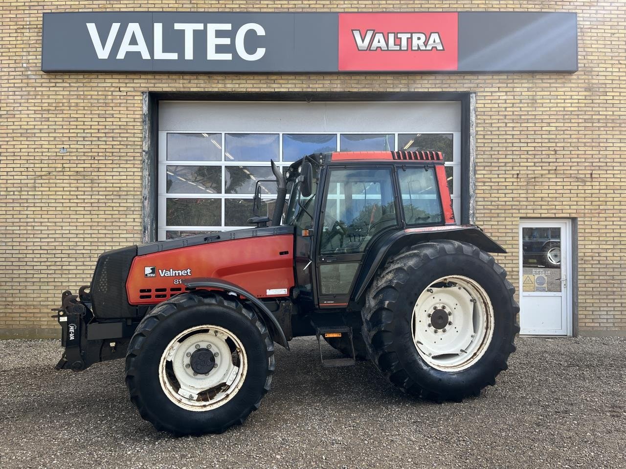 Traktor des Typs Valtra 8150, Gebrauchtmaschine in Egtved (Bild 1)