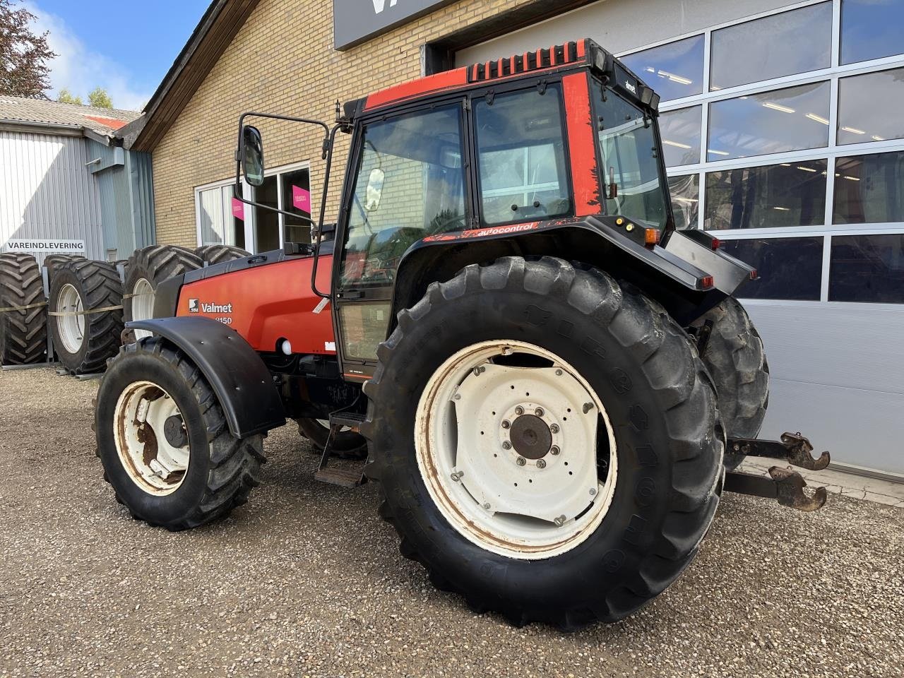 Traktor des Typs Valtra 8150, Gebrauchtmaschine in Egtved (Bild 5)