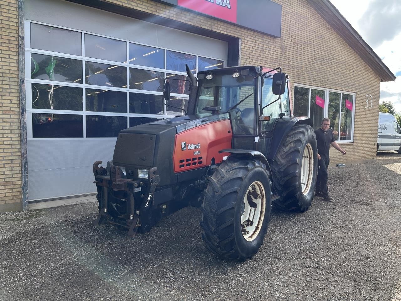 Traktor of the type Valtra 8150, Gebrauchtmaschine in Egtved (Picture 2)