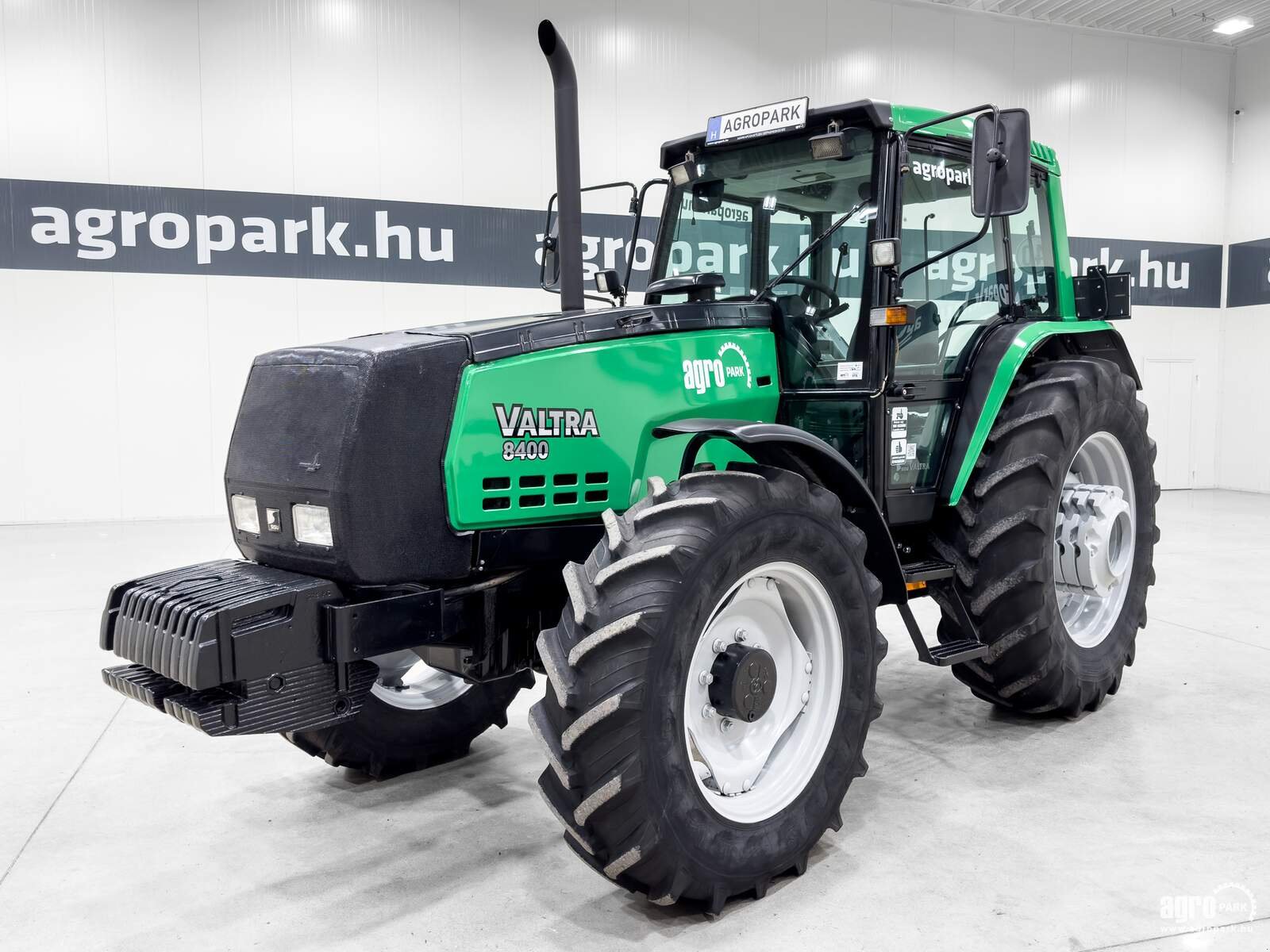 Traktor typu Valtra 8400, Gebrauchtmaschine v Csengele (Obrázek 2)