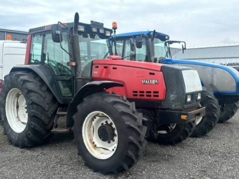 Traktor of the type Valtra 8450, Voorasvering!, Gebrauchtmaschine in Marknesse