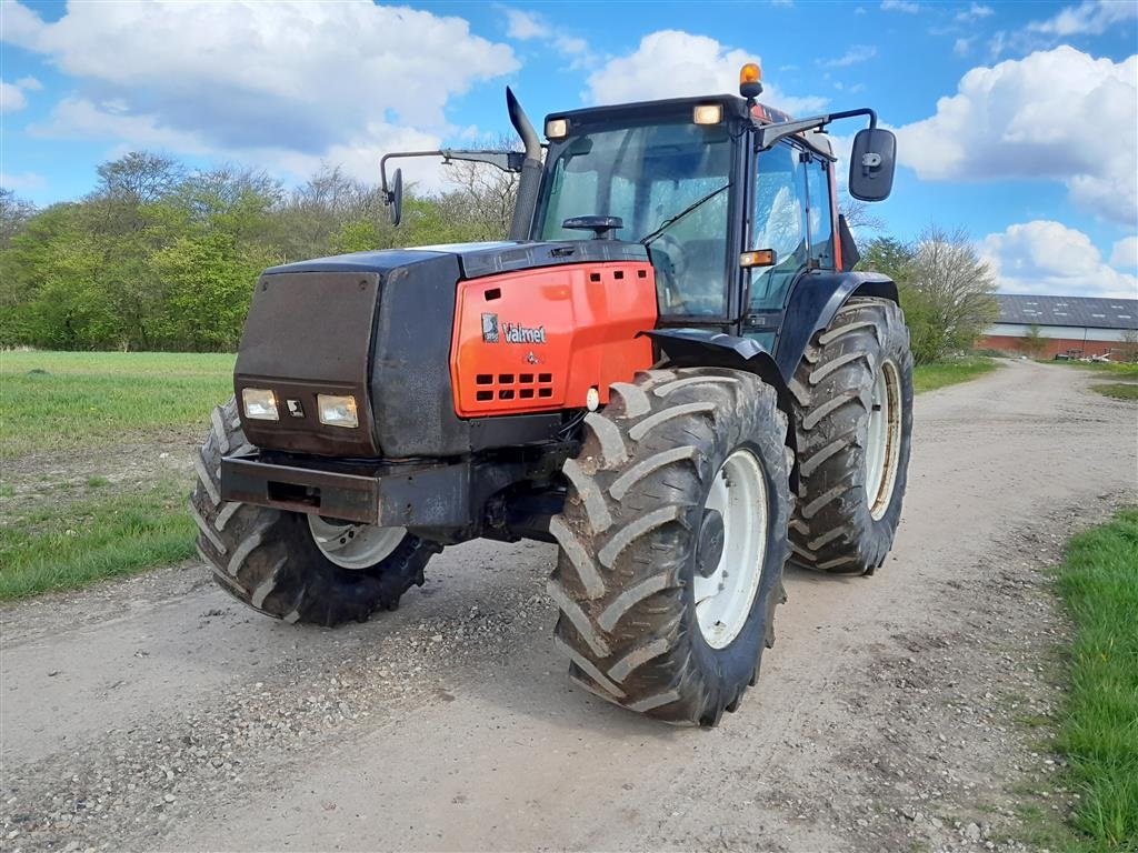 Traktor типа Valtra 8450, Gebrauchtmaschine в Skive (Фотография 1)