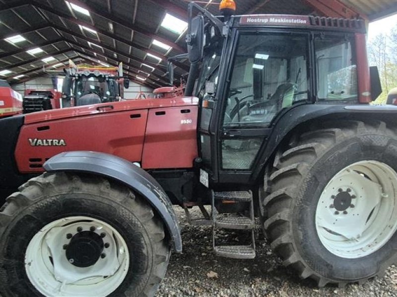 Traktor от тип Valtra 8550, Gebrauchtmaschine в Ringkøbing