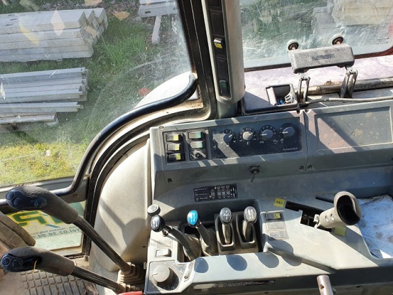 Traktor del tipo Valtra 8550, Gebrauchtmaschine In PITHIVIERS Cedex (Immagine 6)