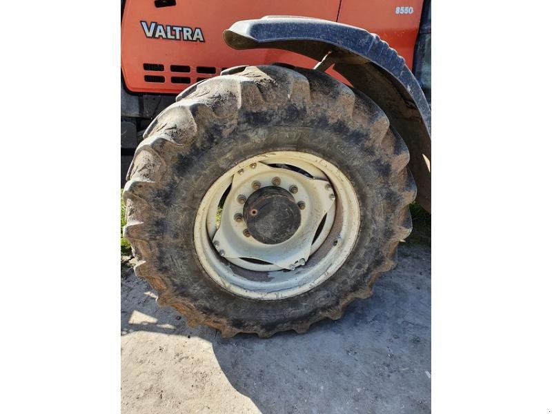 Traktor del tipo Valtra 8550, Gebrauchtmaschine In PITHIVIERS Cedex (Immagine 8)