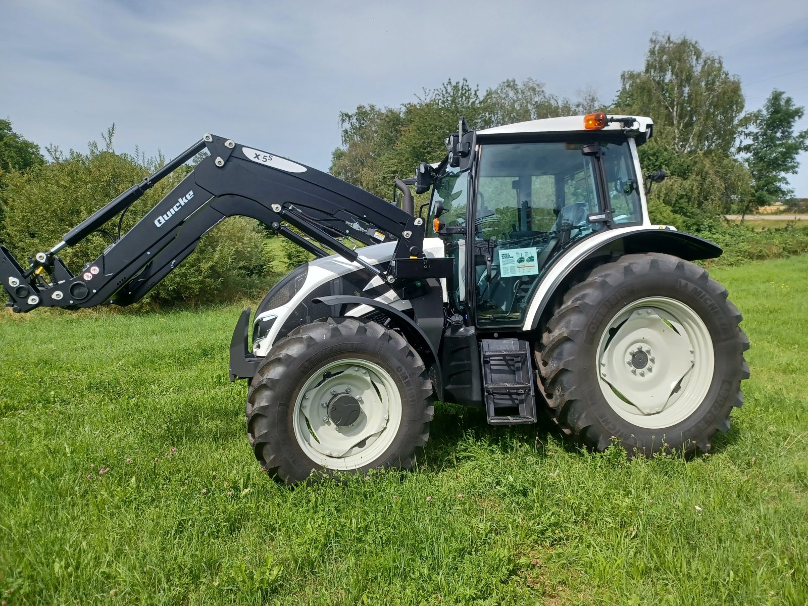 Traktor del tipo Valtra A 105 MH 4, Neumaschine In Uffenheim (Immagine 1)