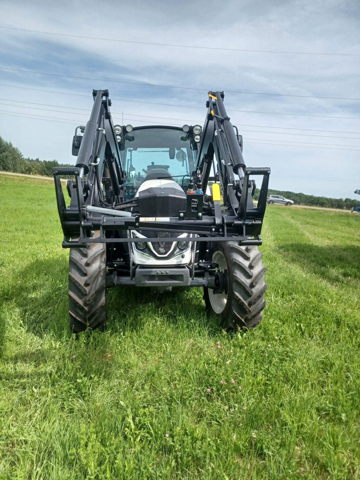 Traktor of the type Valtra A 105 MH 4, Neumaschine in Uffenheim (Picture 2)