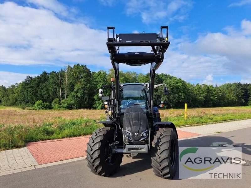 Traktor des Typs Valtra A 105 MH4 2B0 HITECH, Gebrauchtmaschine in Schneverdingen (Bild 2)