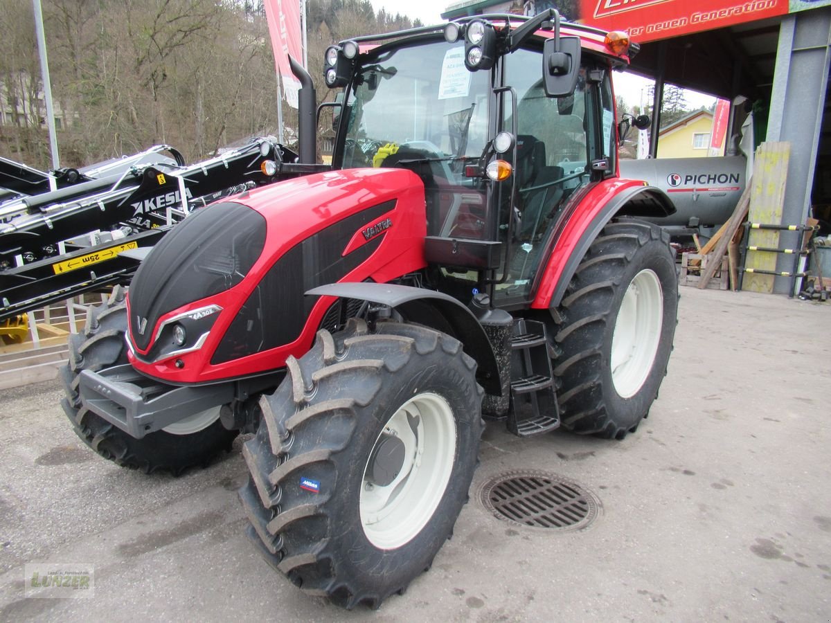 Traktor van het type Valtra A 105, Neumaschine in Kaumberg (Foto 1)