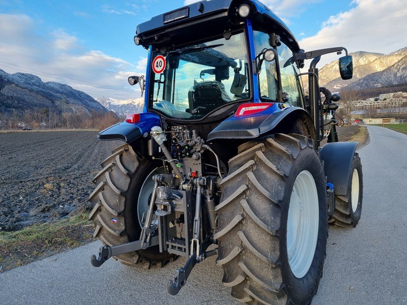 Traktor του τύπου Valtra A 115 Traktor, Ausstellungsmaschine σε Chur (Φωτογραφία 5)