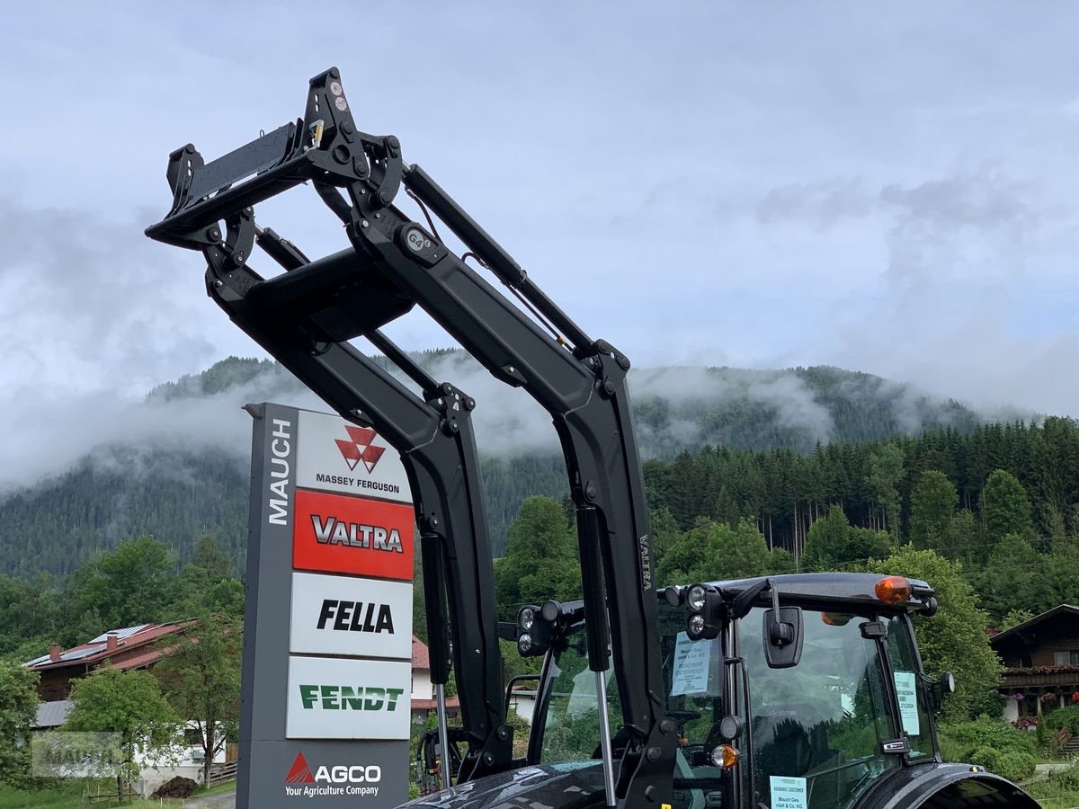 Traktor des Typs Valtra A 115, Neumaschine in Eben (Bild 3)