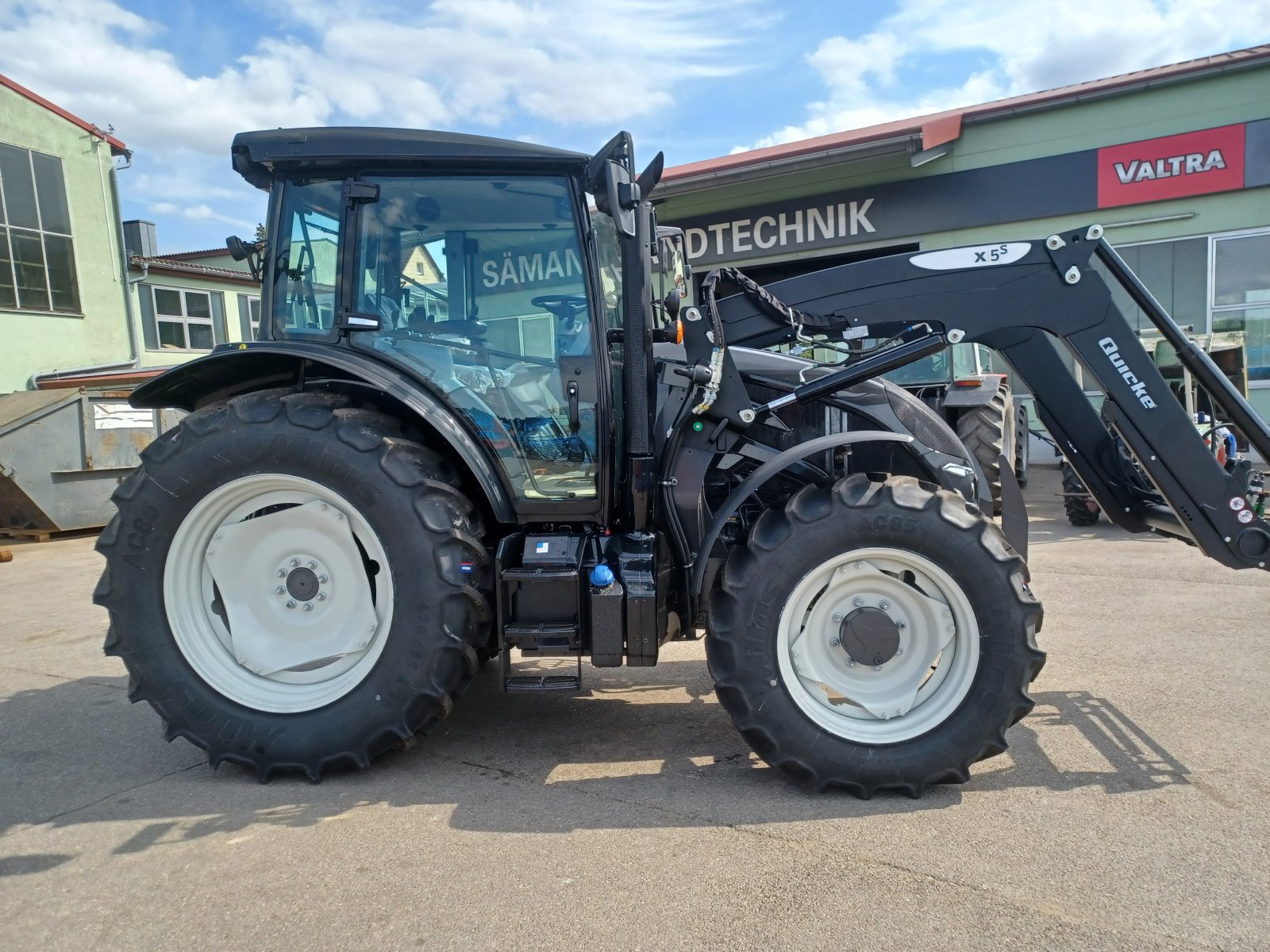 Traktor del tipo Valtra A 115, Neumaschine en Uffenheim (Imagen 2)