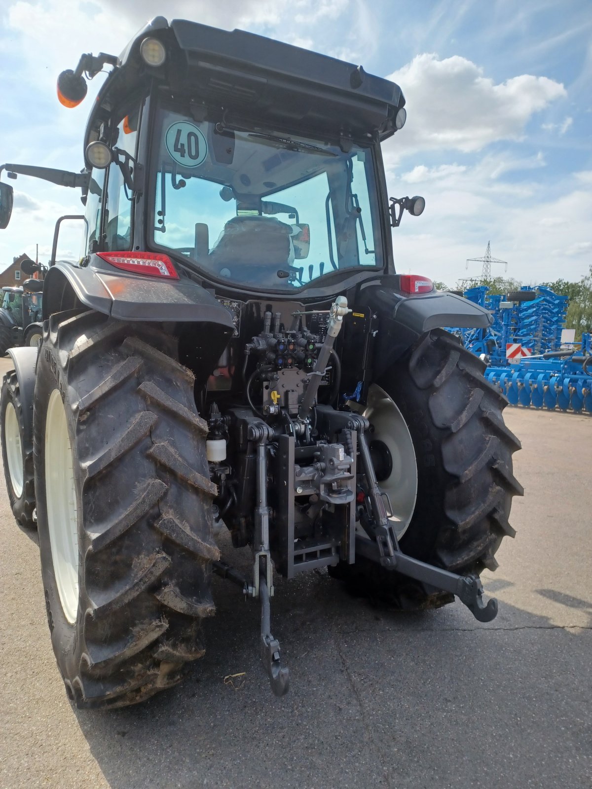 Traktor of the type Valtra A 115, Neumaschine in Uffenheim (Picture 4)