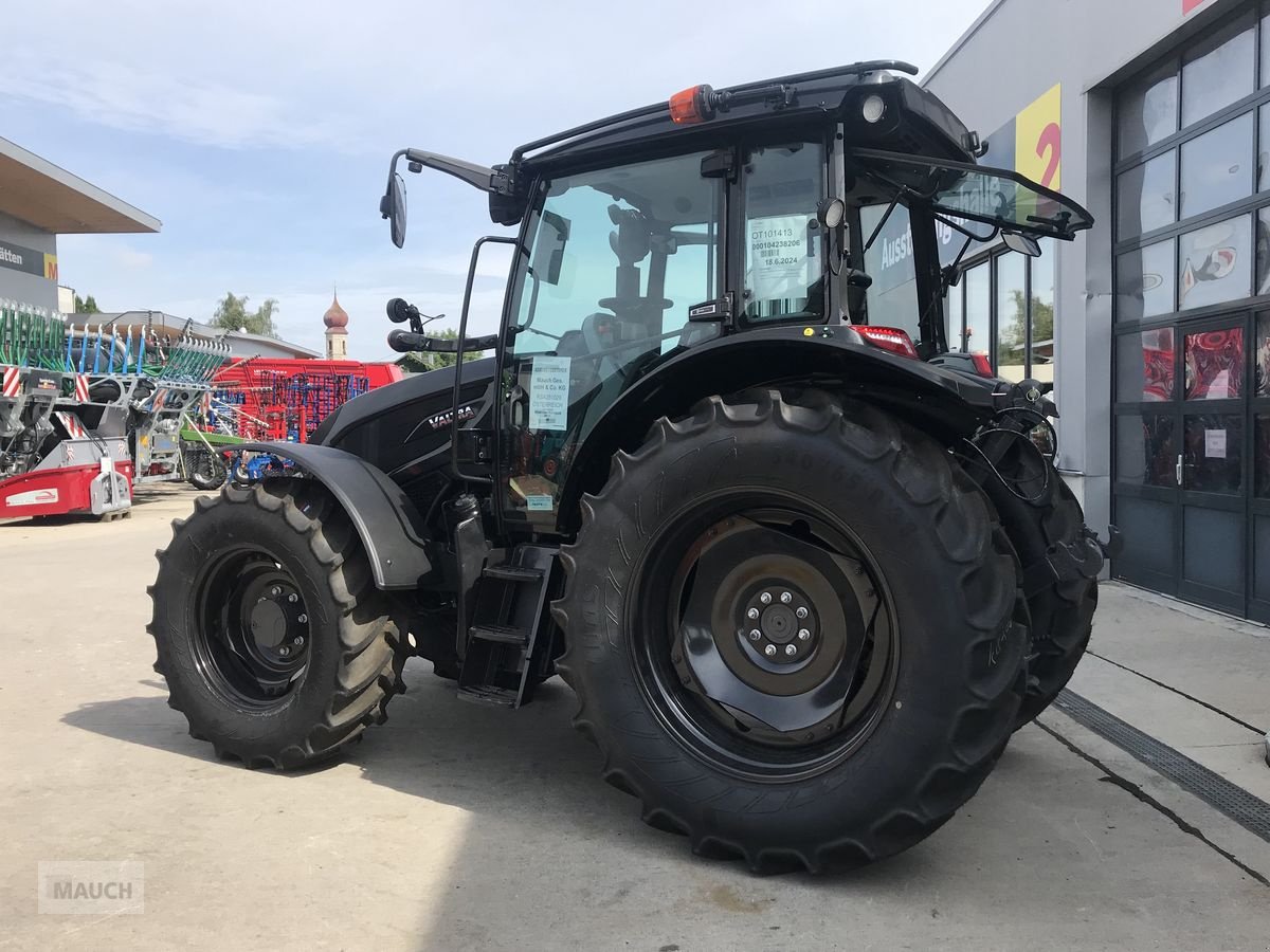 Traktor van het type Valtra A 115, Neumaschine in Burgkirchen (Foto 3)