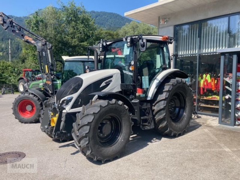 Traktor typu Valtra A 115, Neumaschine v Burgkirchen (Obrázek 1)