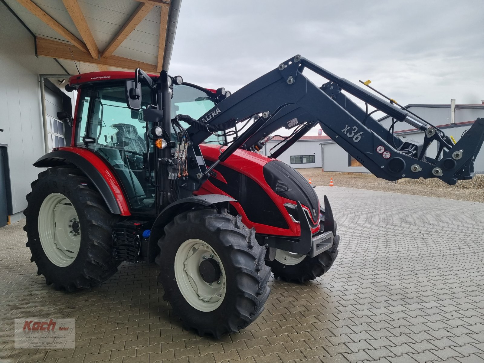 Traktor del tipo Valtra A 75 H2 mit Frontlader, Neumaschine en Rain (Imagen 1)