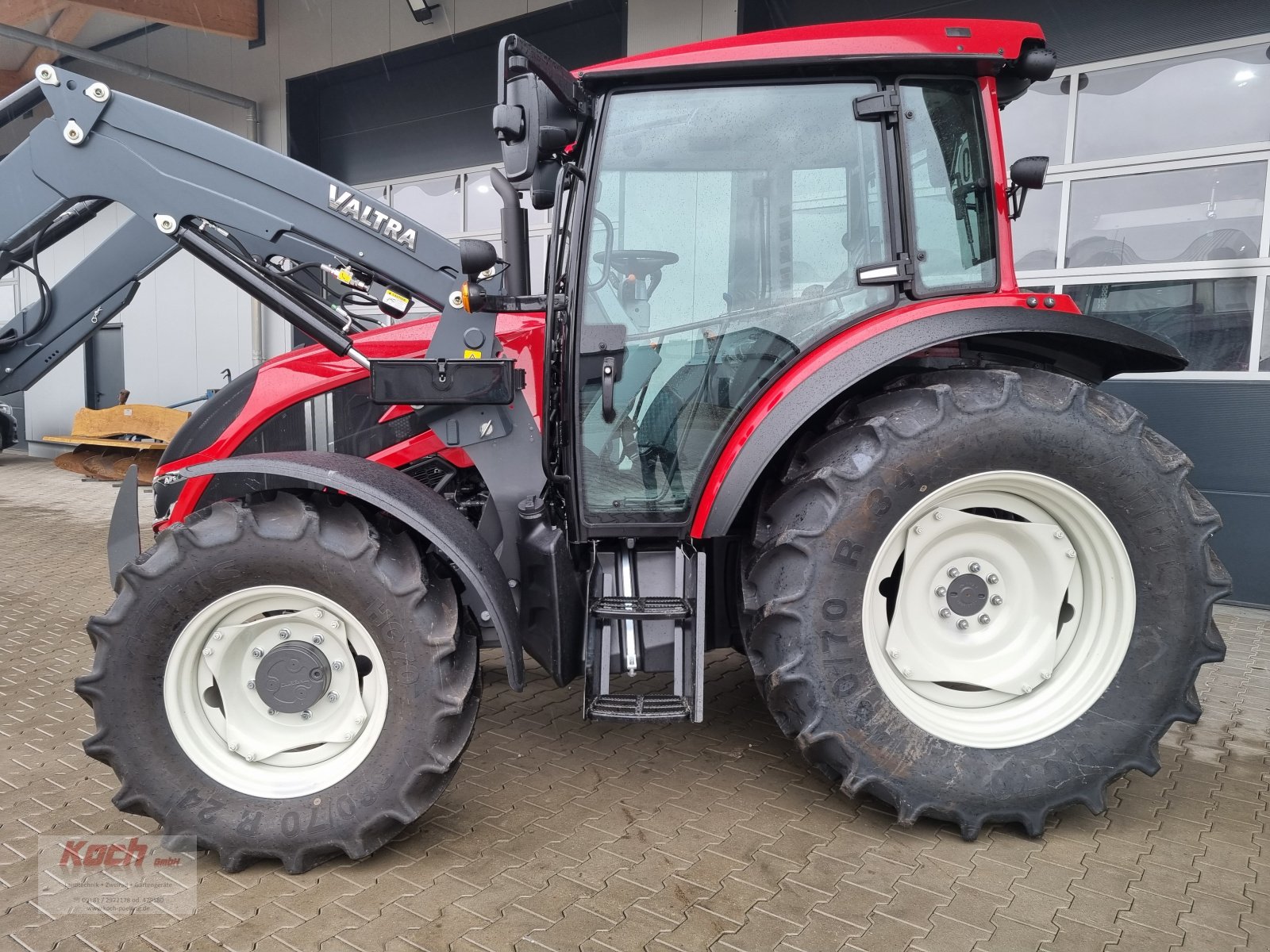 Traktor van het type Valtra A 75 H2 mit Frontlader, Neumaschine in Rain (Foto 3)