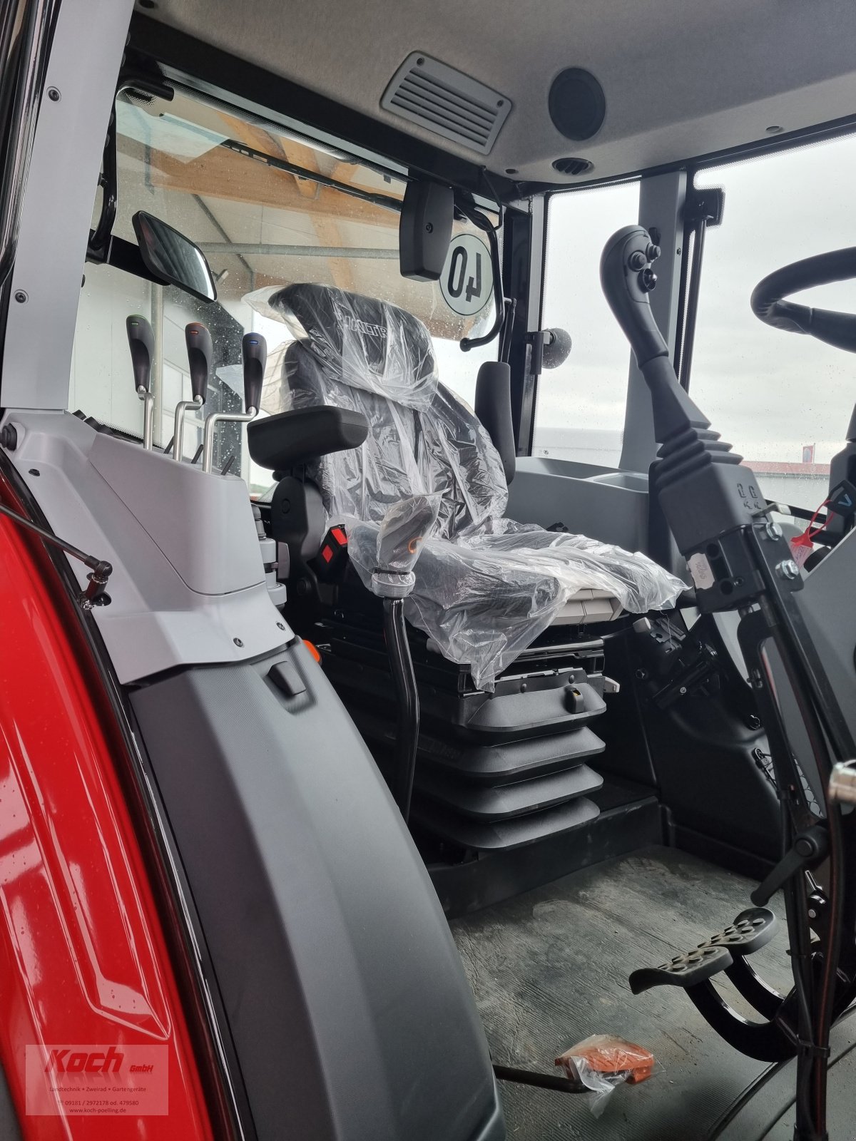 Traktor van het type Valtra A 75 H2 mit Frontlader, Neumaschine in Rain (Foto 9)