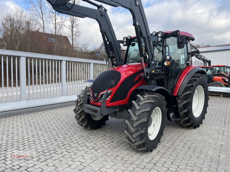 Traktor of the type Valtra A 75 m. FL, Neumaschine in Mainburg/Wambach (Picture 1)