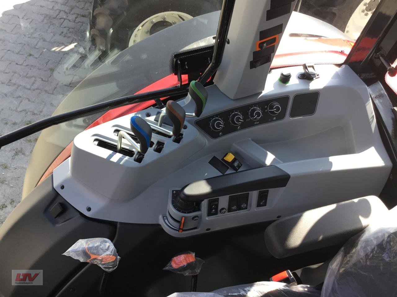 Traktor van het type Valtra A 75 SH DLB (2A0), Neumaschine in Eggenfelden (Foto 5)