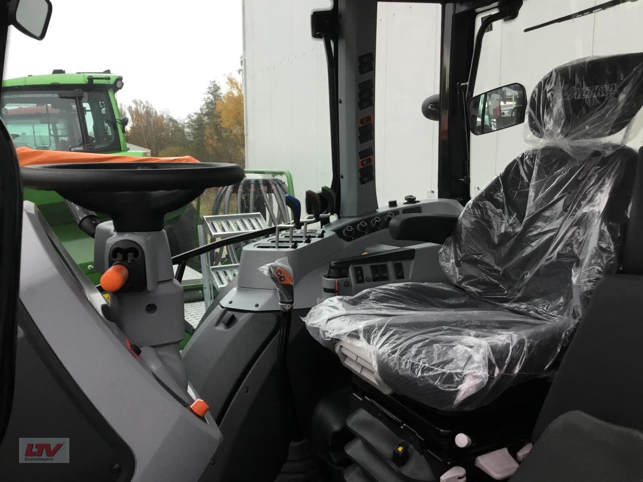 Traktor of the type Valtra A 75 SH DLB (2A0), Neumaschine in Eggenfelden (Picture 5)