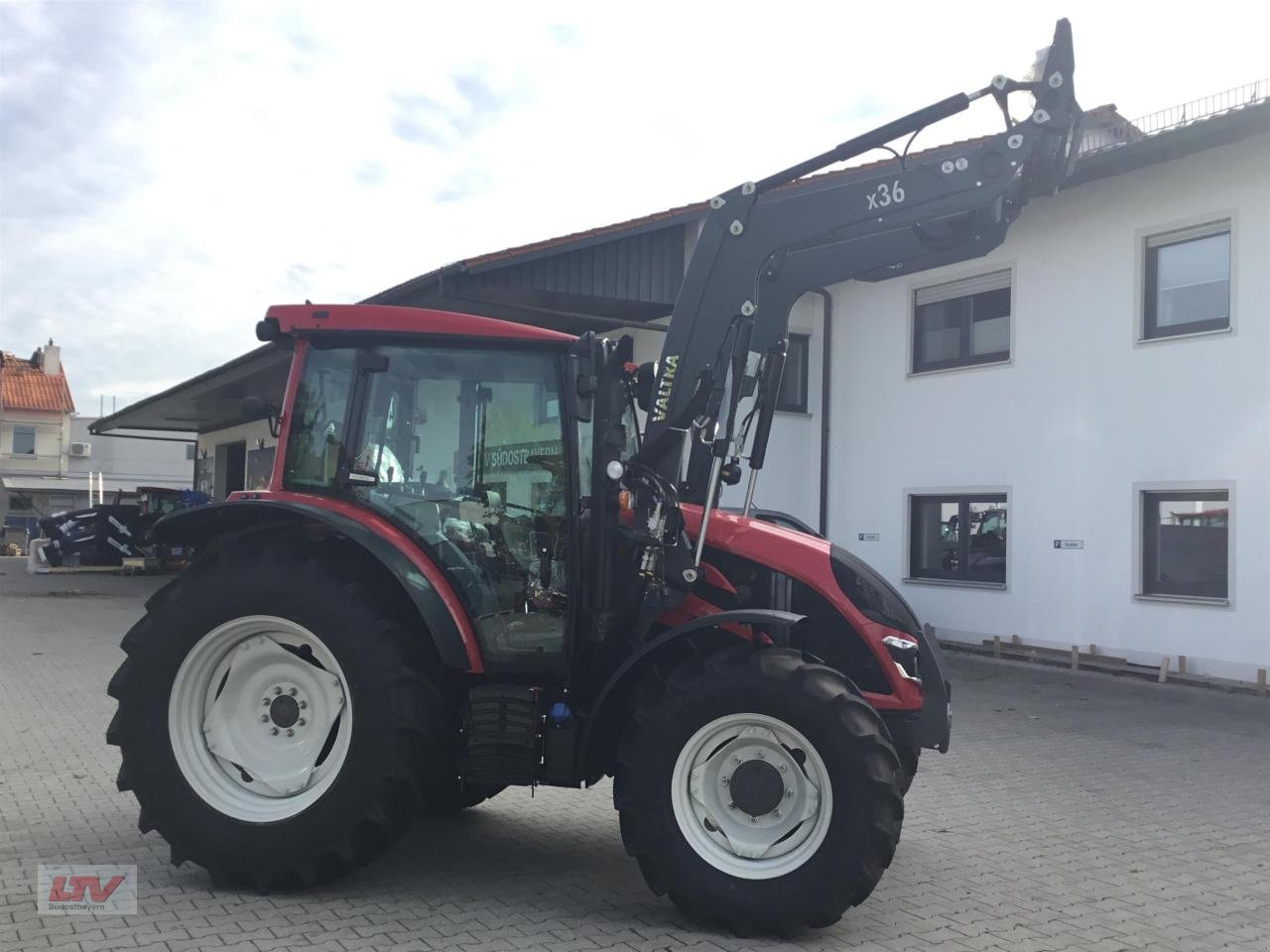 Traktor от тип Valtra A 75 SH FL (2A0), Neumaschine в Eggenfelden (Снимка 3)