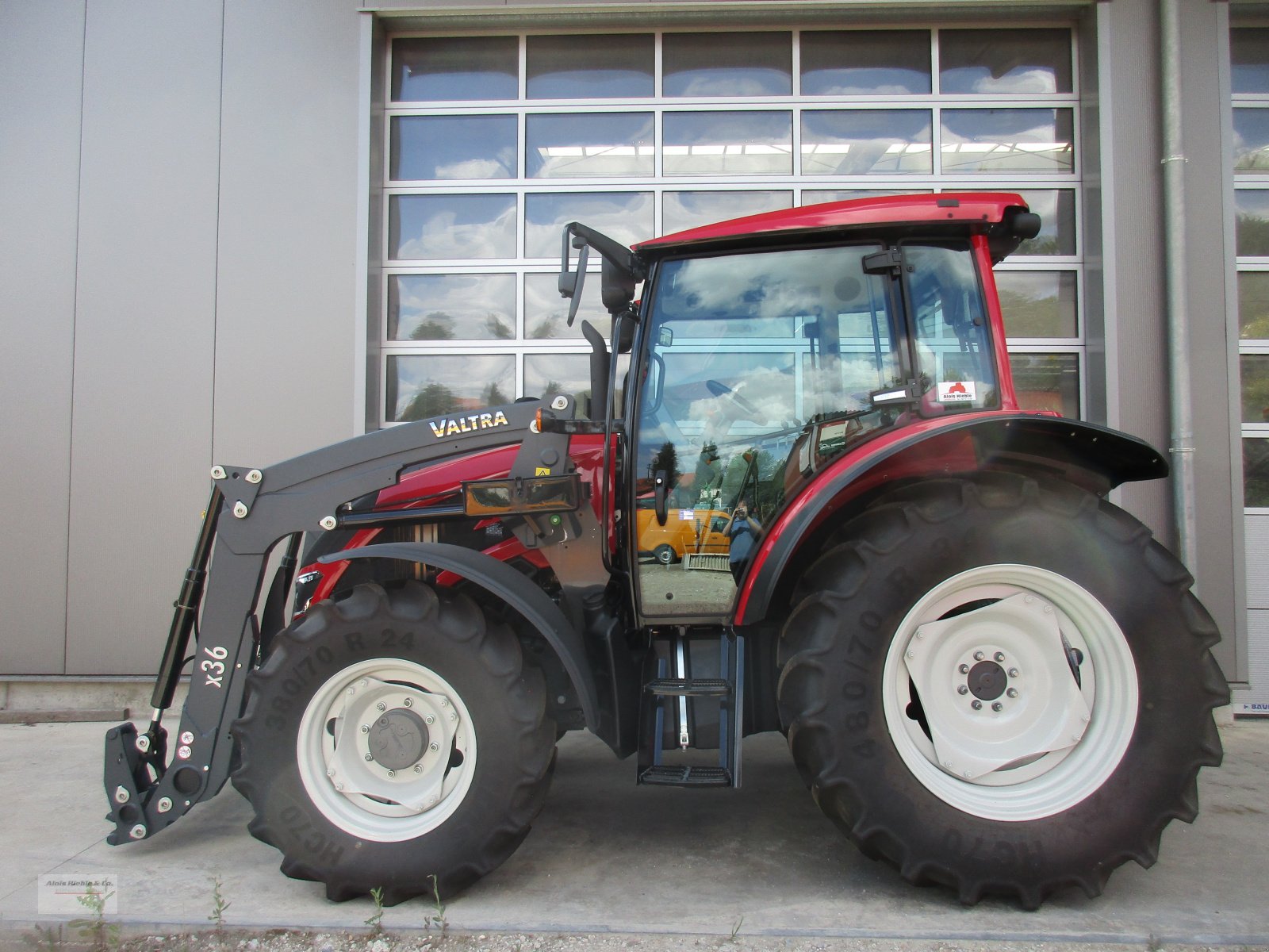 Traktor tipa Valtra A 75, Neumaschine u Tapfheim (Slika 1)