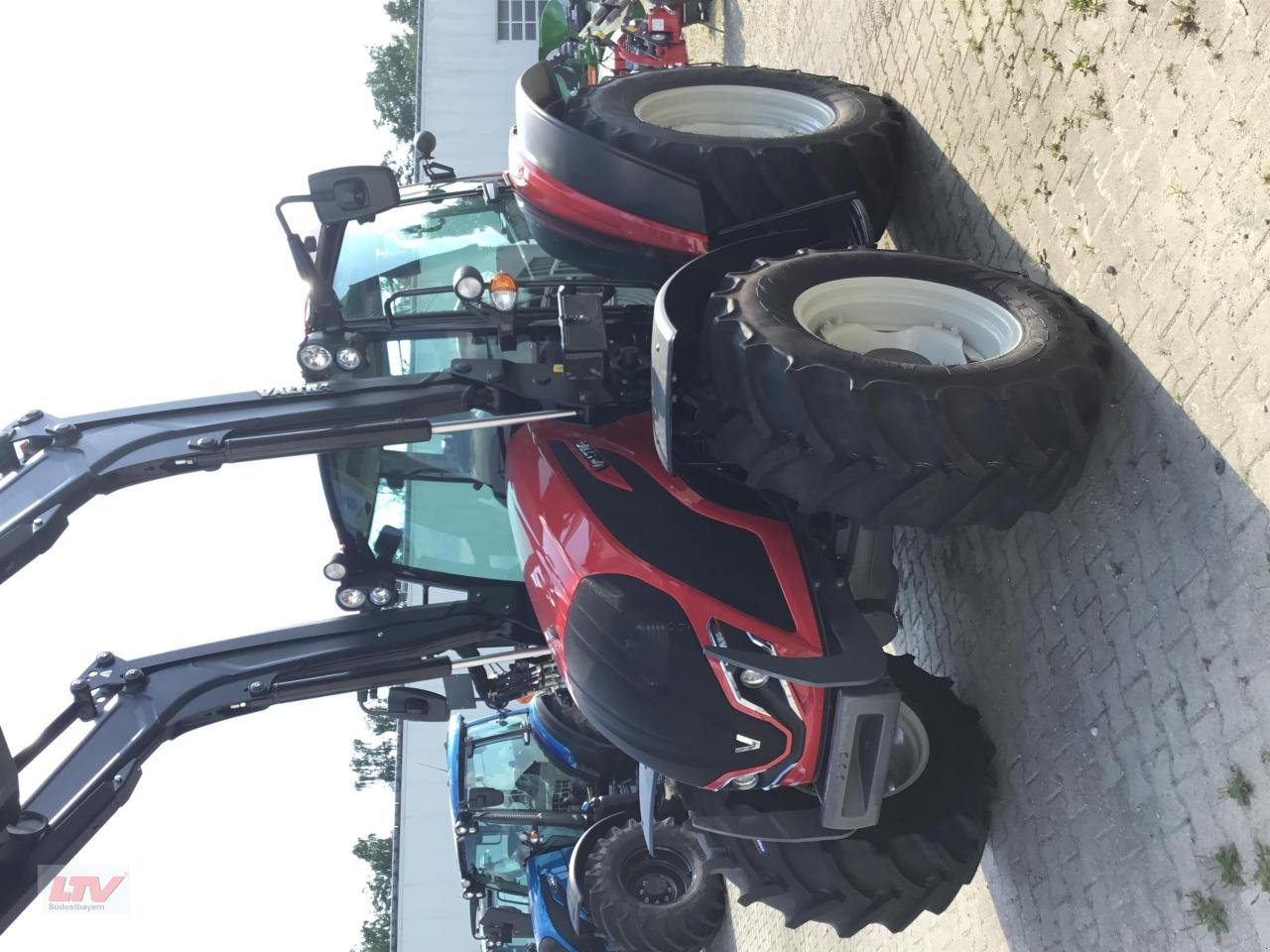 Traktor van het type Valtra A 85 SH FL, Neumaschine in Eggenfelden (Foto 3)