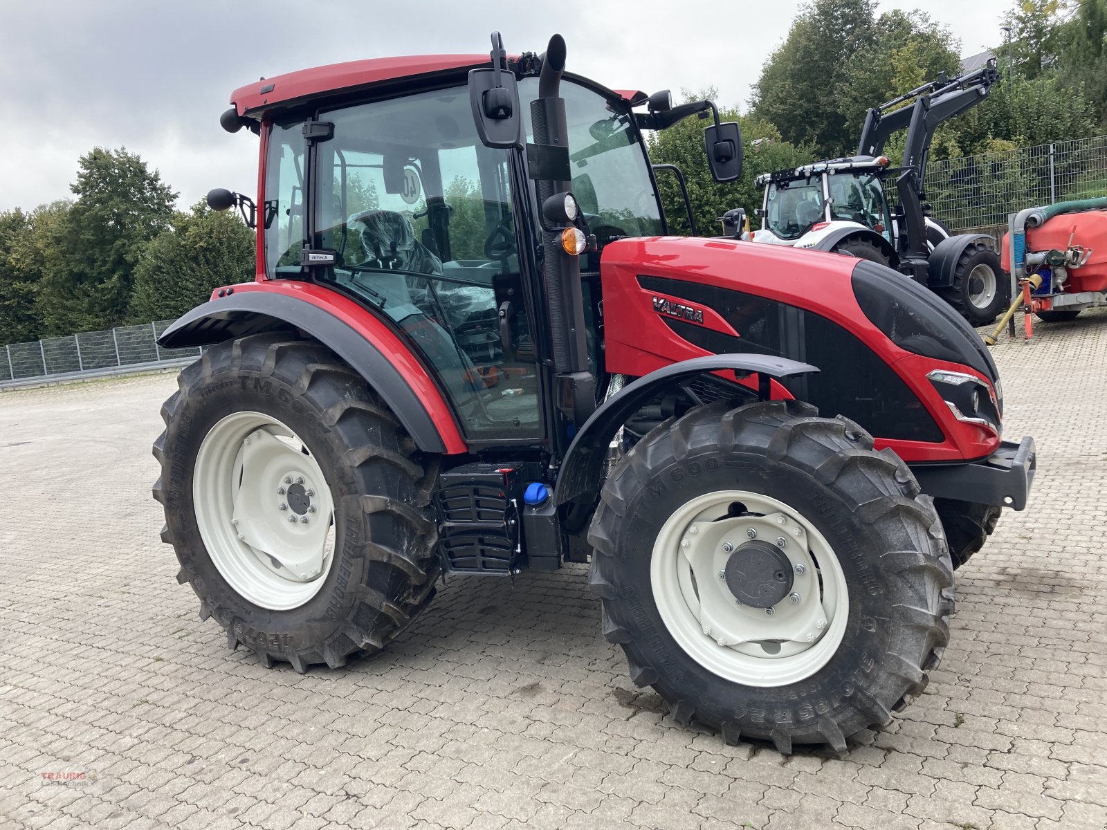 Traktor van het type Valtra A 85, Neumaschine in Mainburg/Wambach (Foto 2)