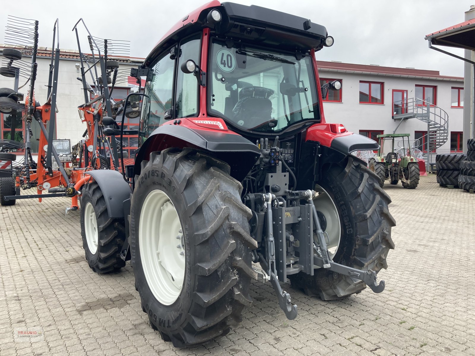 Traktor van het type Valtra A 85, Neumaschine in Mainburg/Wambach (Foto 7)