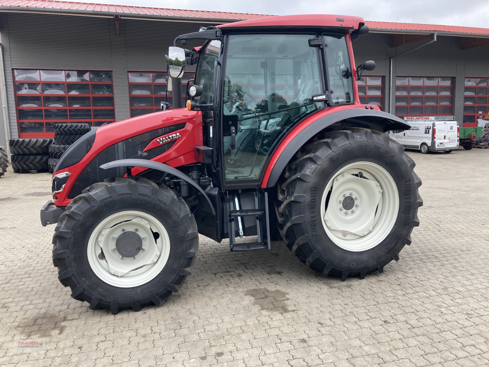 Traktor van het type Valtra A 85, Neumaschine in Mainburg/Wambach (Foto 10)