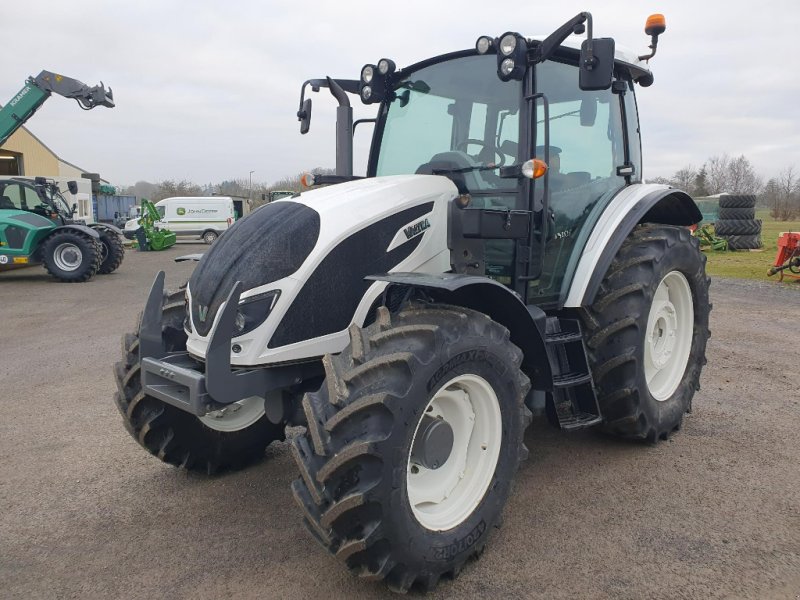 Traktor of the type Valtra A104 HITECH, Gebrauchtmaschine in DOMFRONT (Picture 1)