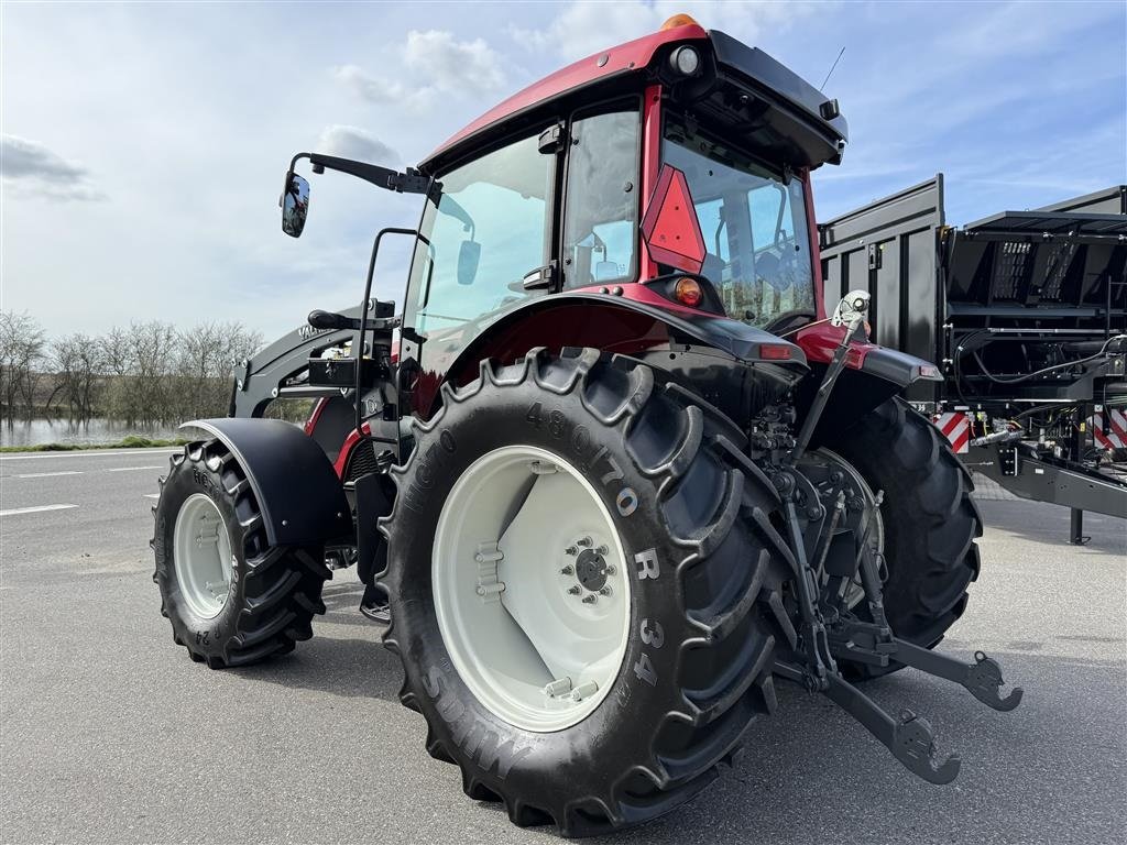 Traktor of the type Valtra A104 KUN 595 TIMER OG AIRCON!, Gebrauchtmaschine in Nørager (Picture 5)