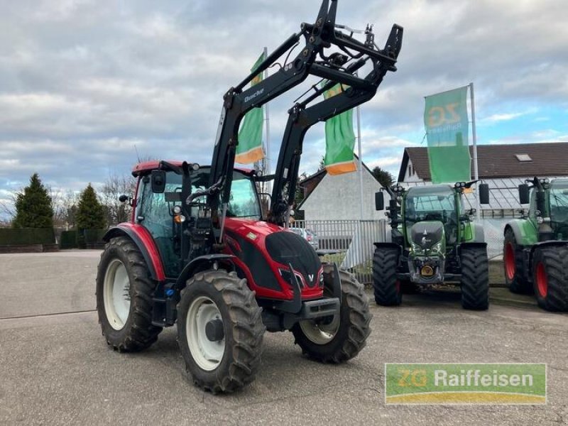 Traktor типа Valtra A104 mit Frontlader, Gebrauchtmaschine в Bühl (Фотография 1)