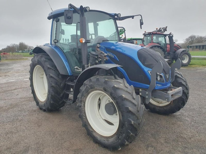 Traktor van het type Valtra A104, Gebrauchtmaschine in DOMFRONT (Foto 1)