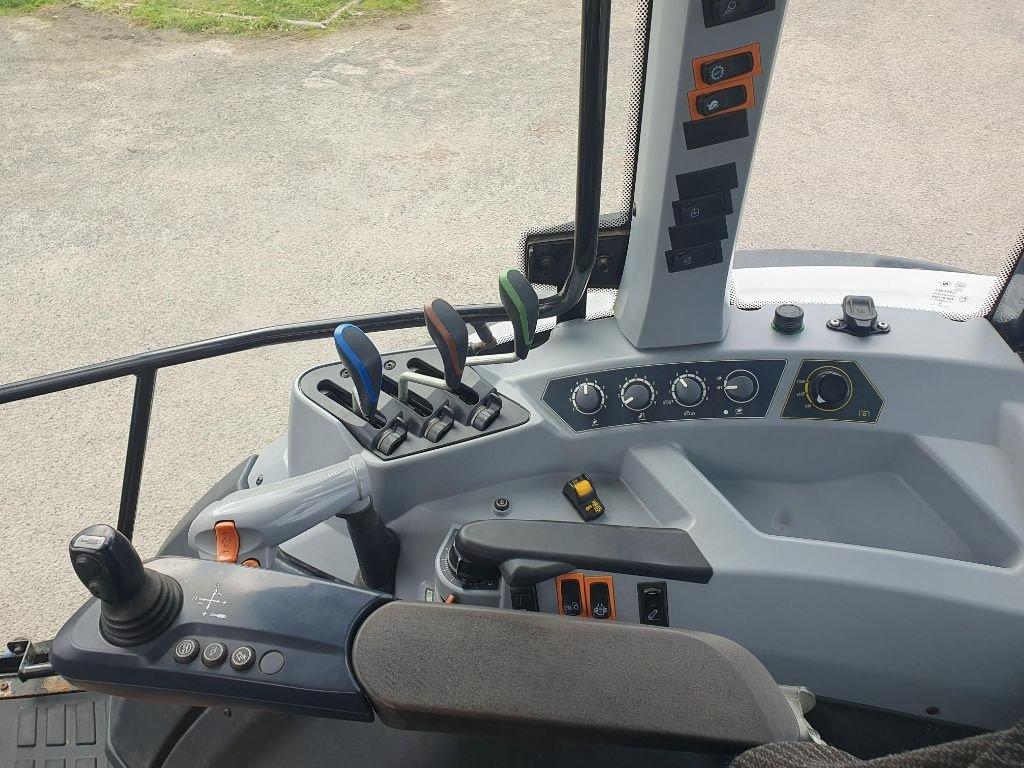 Traktor van het type Valtra A104, Gebrauchtmaschine in DOMFRONT (Foto 11)