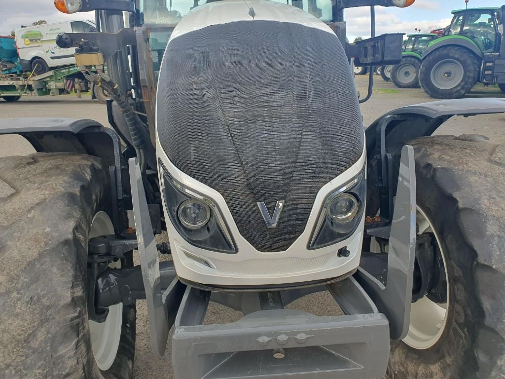 Traktor van het type Valtra A104, Gebrauchtmaschine in DOMFRONT (Foto 3)