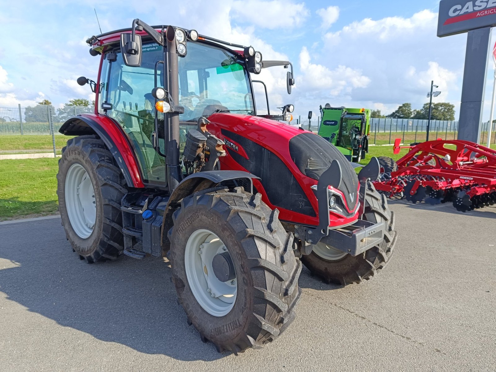 Traktor des Typs Valtra A105 GL, Gebrauchtmaschine in Le Horps (Bild 2)