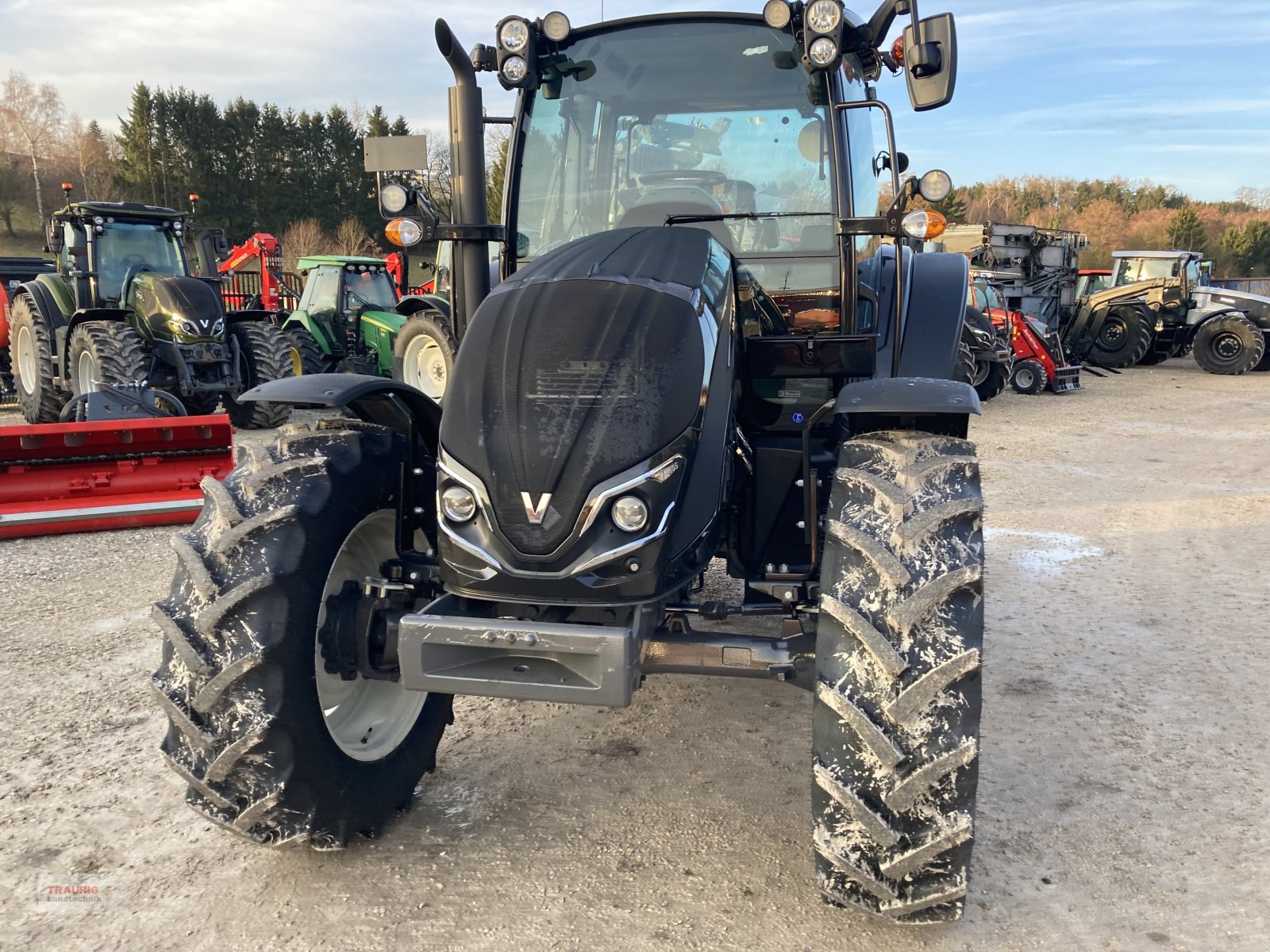 Traktor van het type Valtra A105 H4, Neumaschine in Mainburg/Wambach (Foto 8)