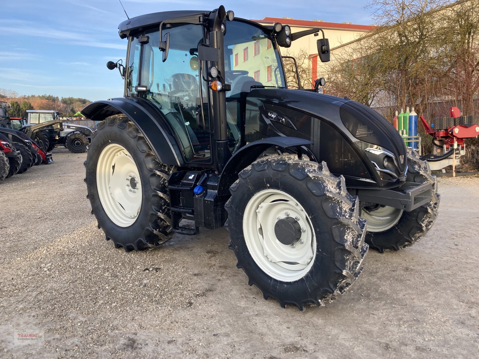 Traktor van het type Valtra A105 H4, Neumaschine in Mainburg/Wambach (Foto 10)