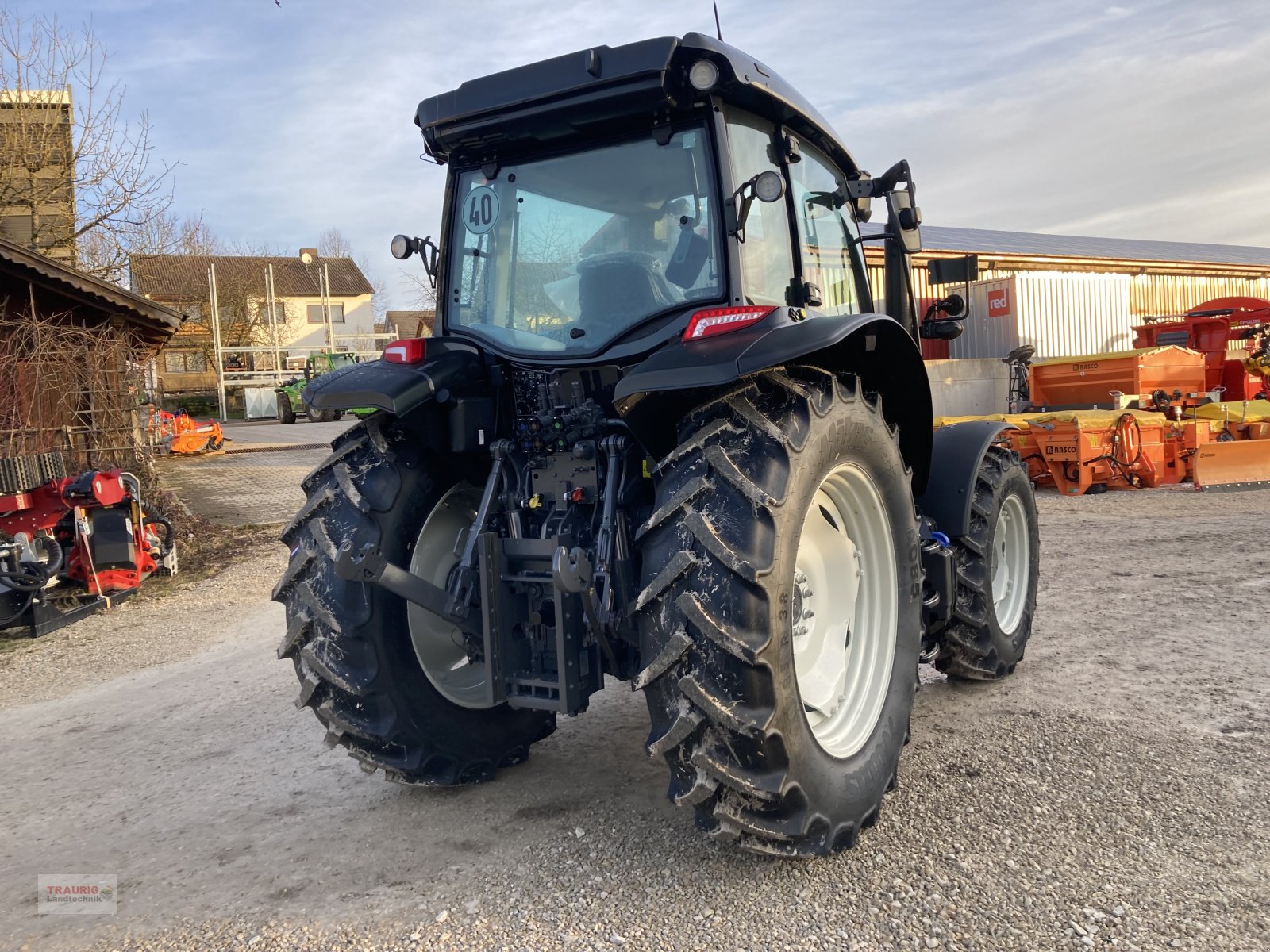 Traktor van het type Valtra A105 H4, Neumaschine in Mainburg/Wambach (Foto 16)